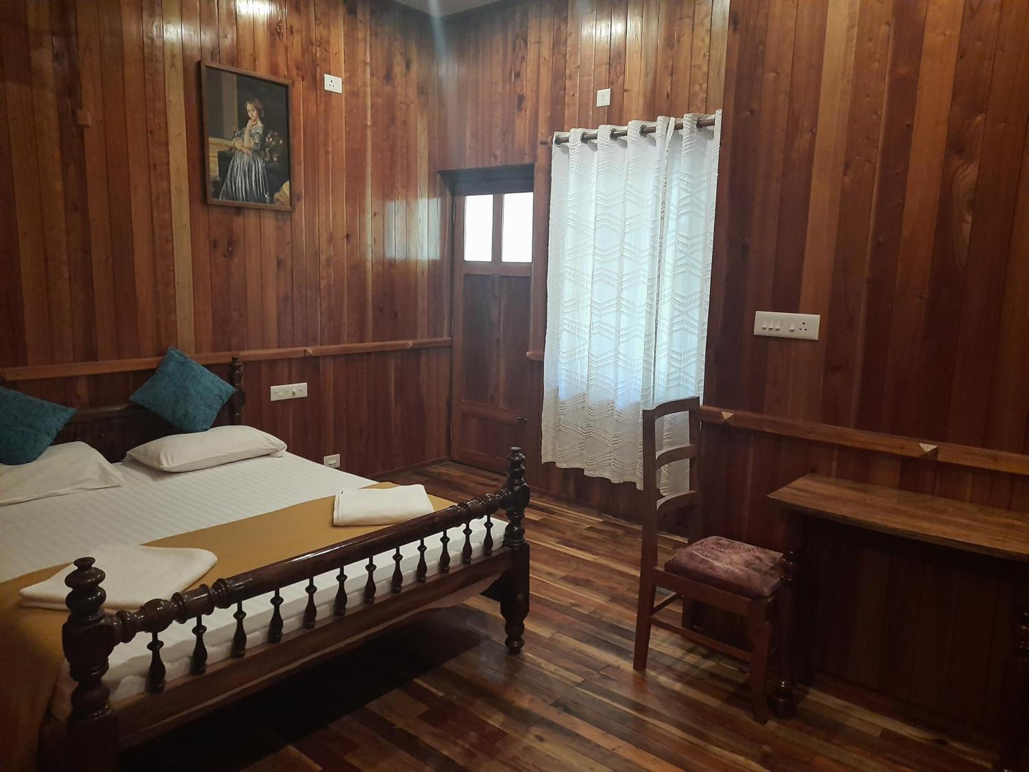 Sopanam Heritage Thekkady Ruang foto